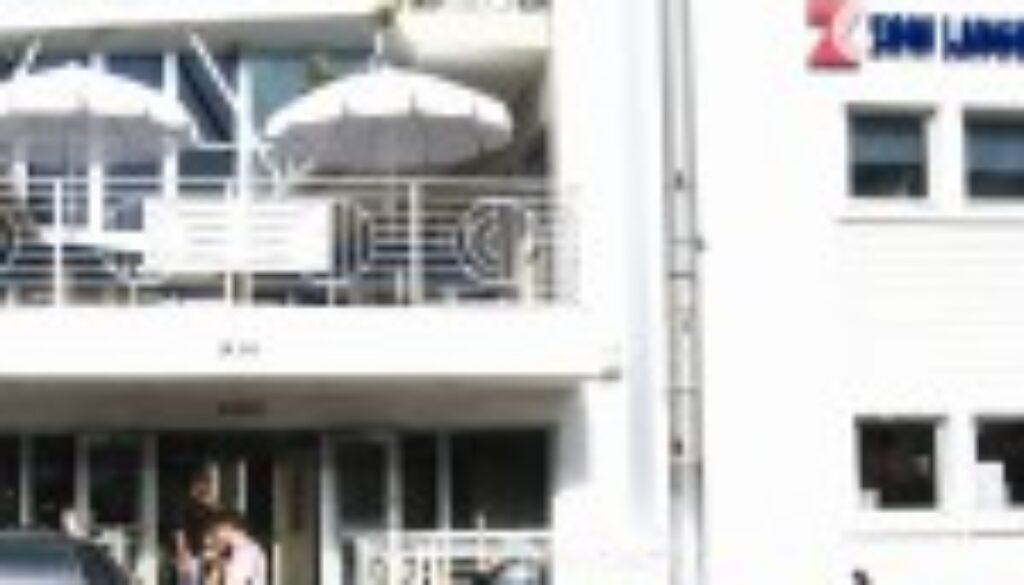 miami_beach_campus_-_facade_day-150x150