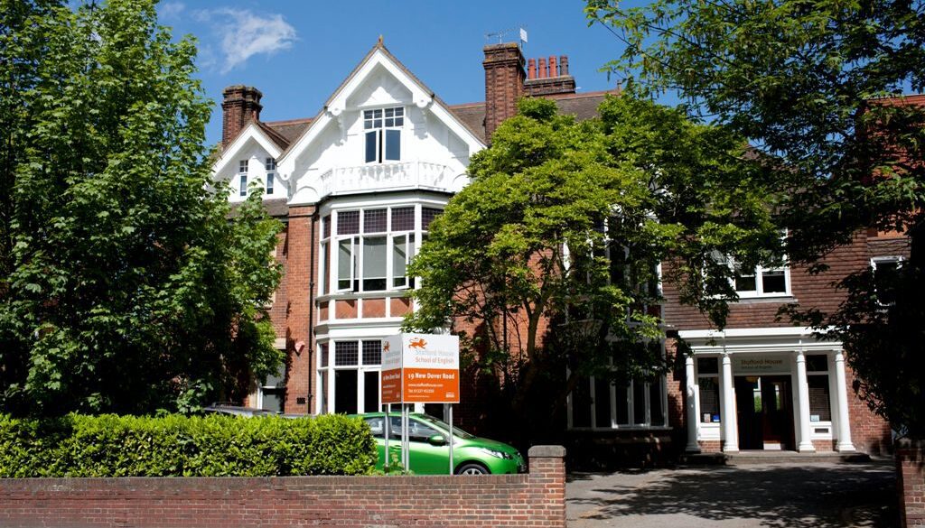 Canterbury Students in School City Area Stafford House of English (70)