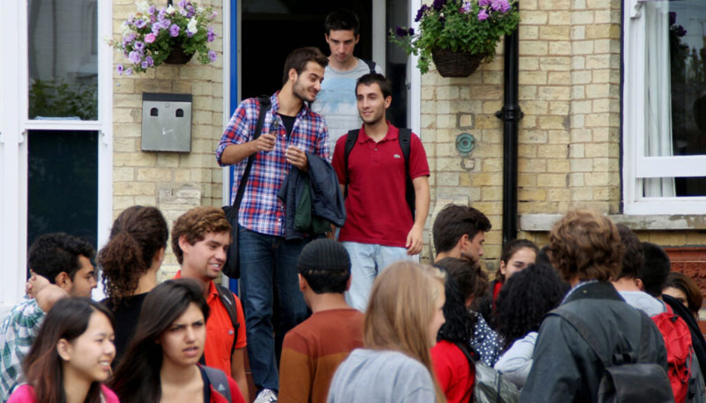 Cambridge_StudentsOutsideSchoolFront