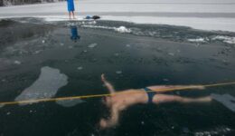 under-ice-swim-record1231156507 (1)