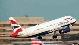 ブリティッシュエアウェイズの飛行機の離陸風景