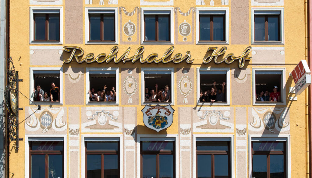 001_did_munich_school_front_35006890126_o